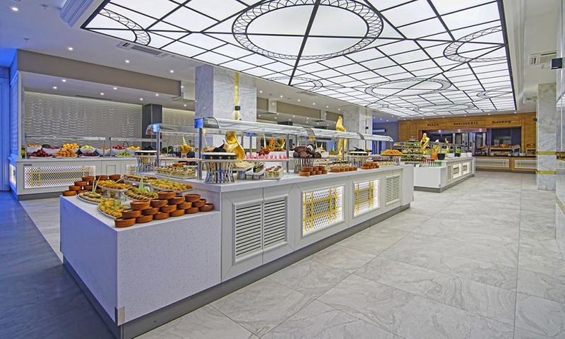 Шведский стол в отеле Queen's Park Tekirova Resort & Spa