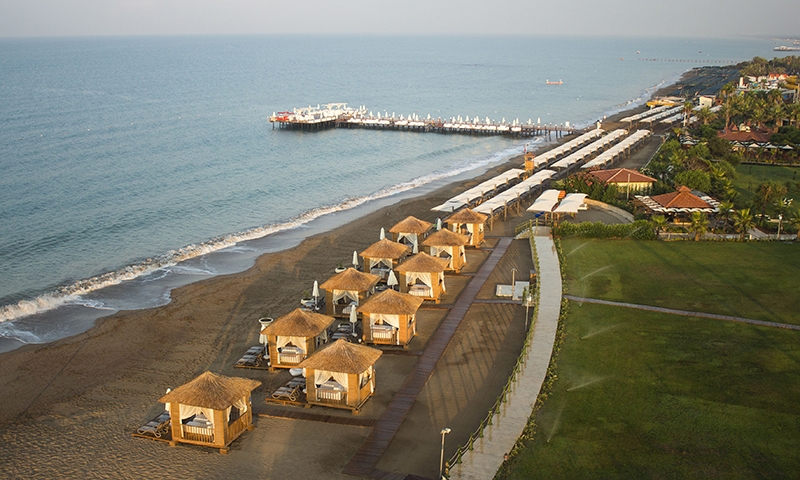 Пляж в Bellis Deluxe Hotel