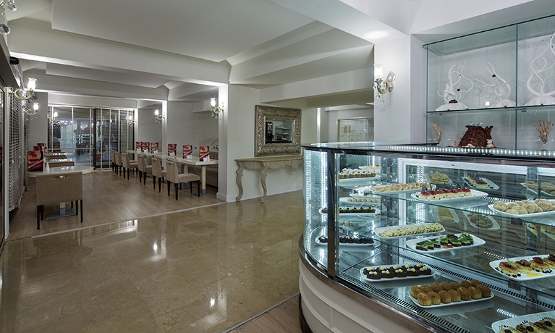 Закуски в ресторане отеля Bellis Deluxe Hotel