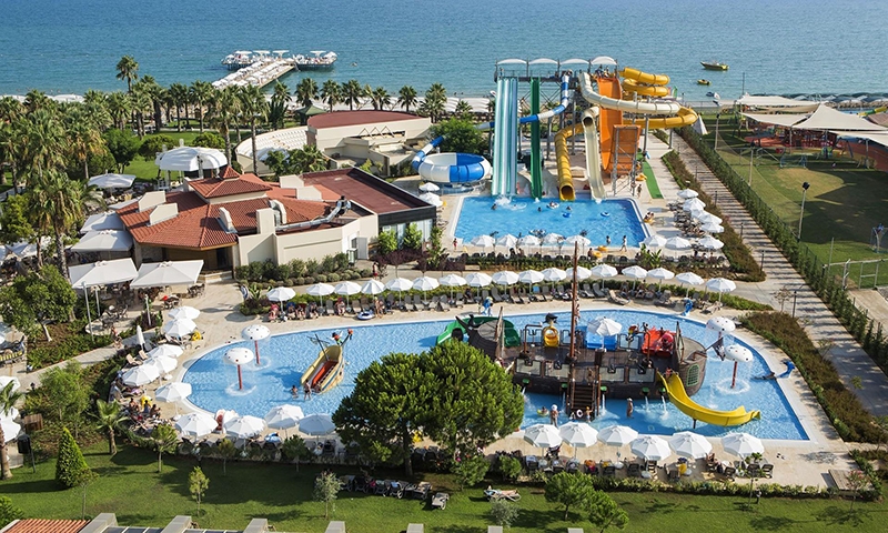 Бассейны в Bellis Deluxe Hotel