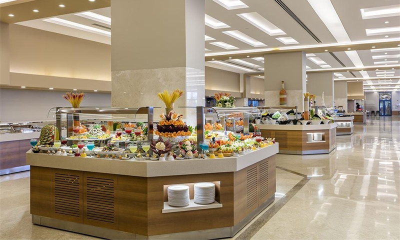 Шведский стол в Mirage Park Resort