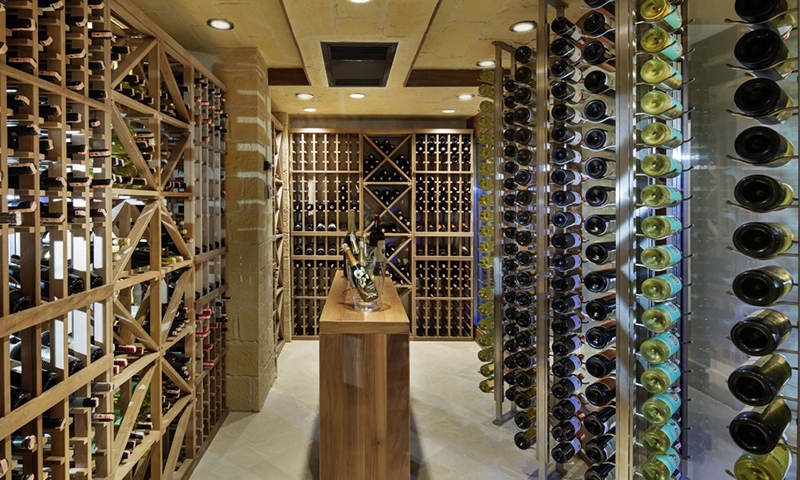 Винный погреб в Papillon Ayscha