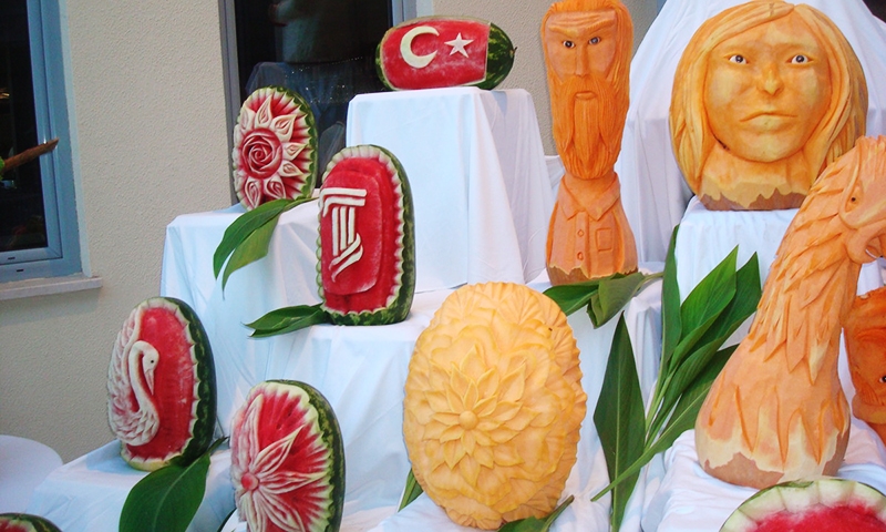 Фигуры из тыквы и арбуза в Queen’s Park Tekirova Resort & Spa