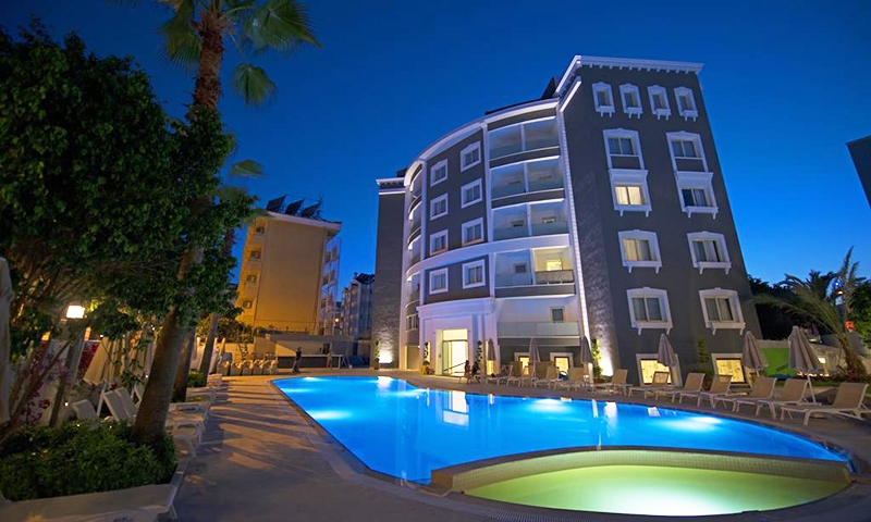 Бассейн в Motto Premium Marmaris