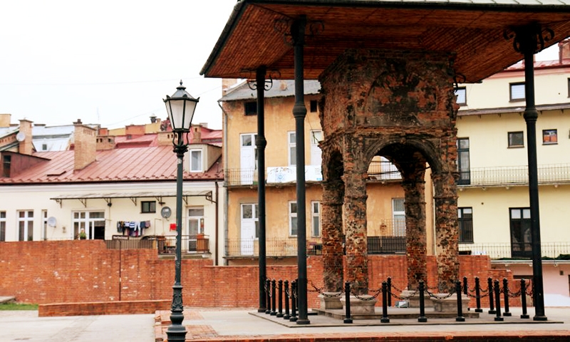 Бима старой Синагоги в Тарнуве