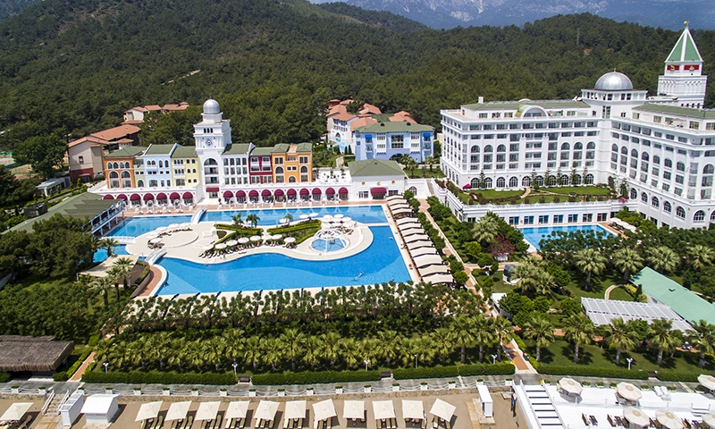 Бассейны в Amara Dolce Vita Luxury