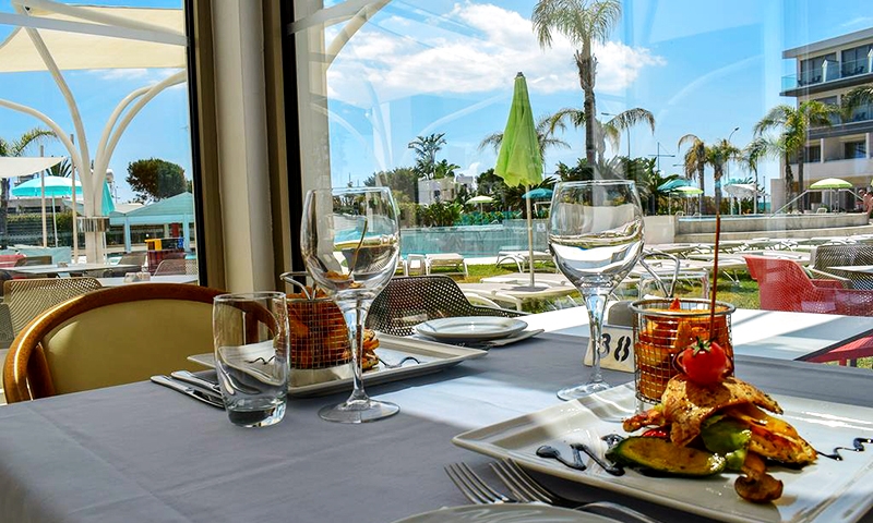 Ресторан в Faros Hotel