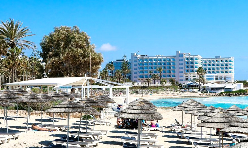 Пляж отеля Nissiblu Beach Resort