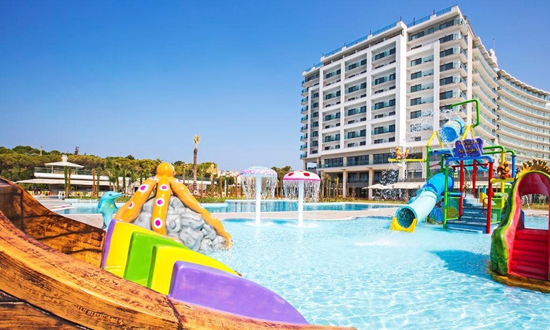 Бассейн в Amara Sealight Elite