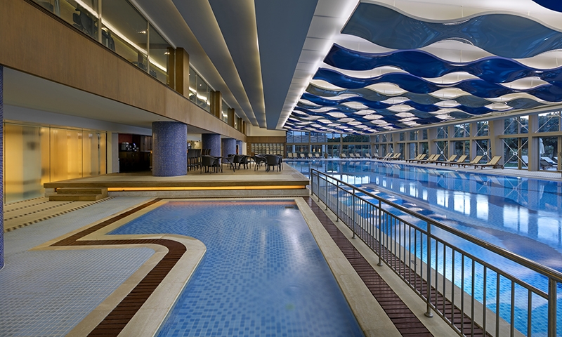 Крытый бассейн в Mardan Palace