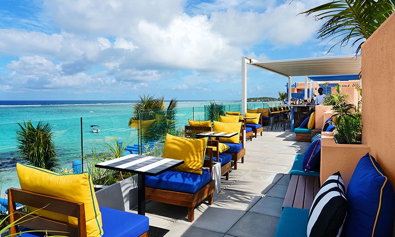 Бар в SALT of Palmar