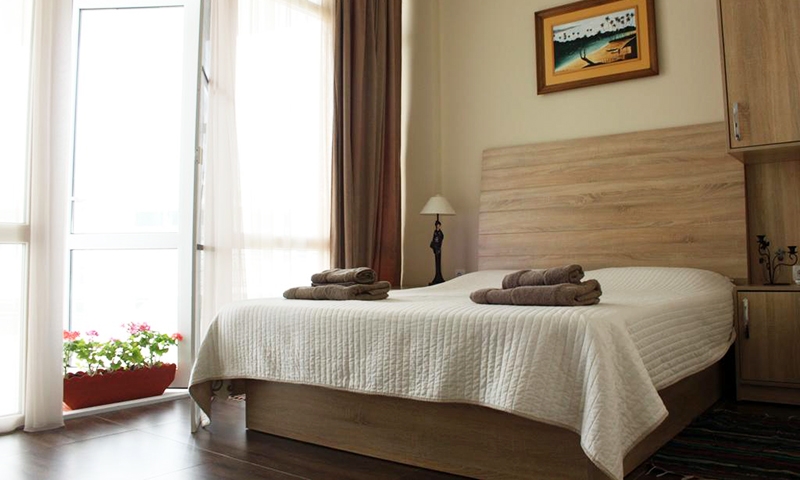 Номер в VIP townhouse near the sea