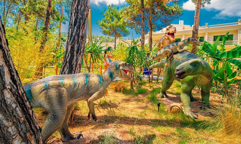 Динозавры в Vogue Hotel Bodrum