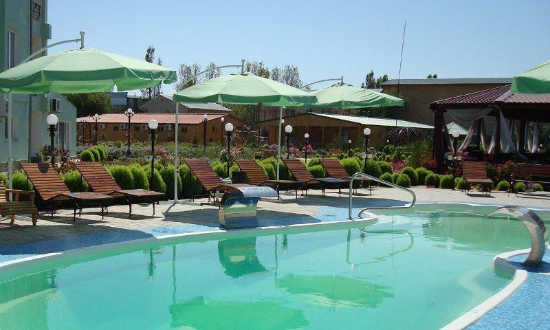 бассейн в отеле эдем