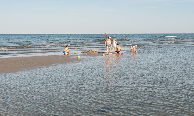 Пляжный отдых с детьми на Арабатке