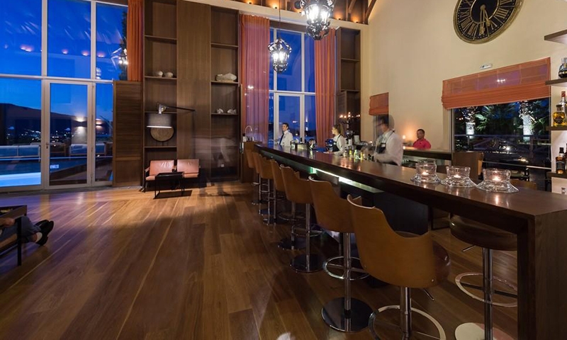 Бар в Aquila Elounda Village