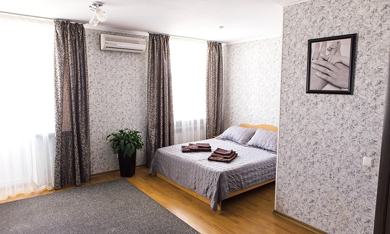 номер в отеле бристоль