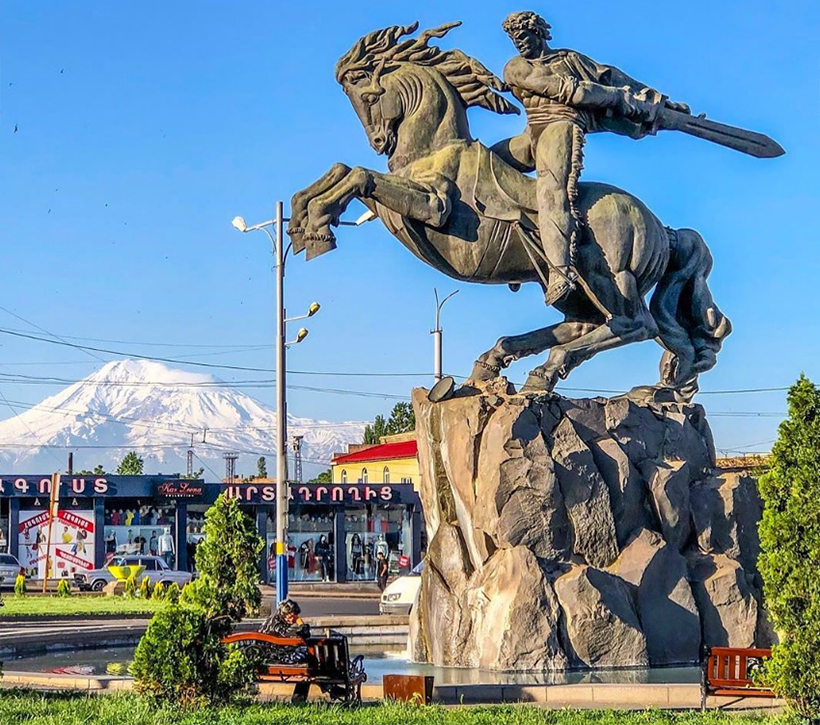  памятник Давиду Сасунскому