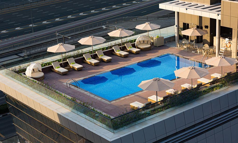 Бассейн в Millenium Place Marina