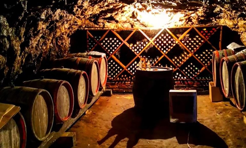 Винный погреб семьи Параски