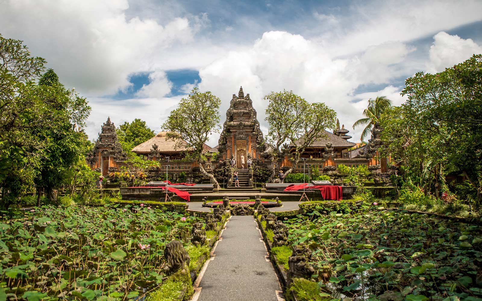 Храм Pura Taman Kemuda Saraswati