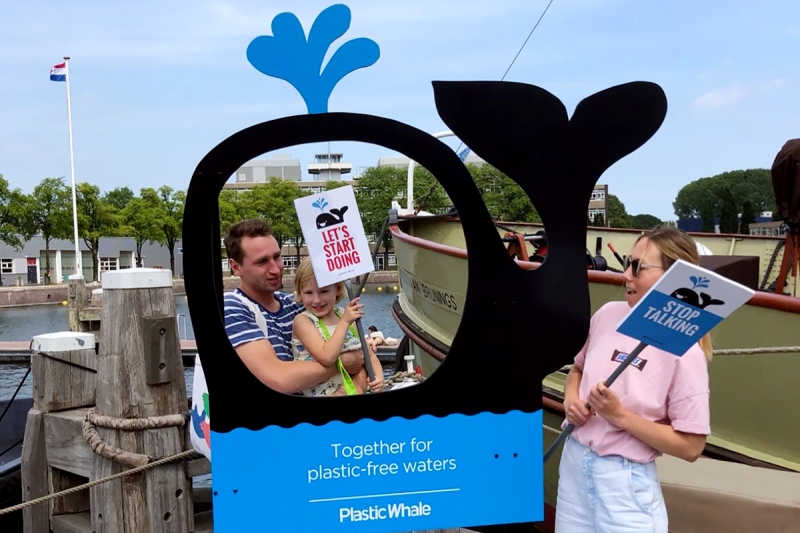 Вылов пластика в Амстердаме