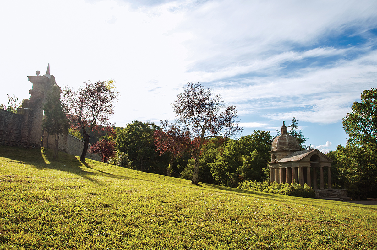 Парк чудовищ в Бомарцо Церковь